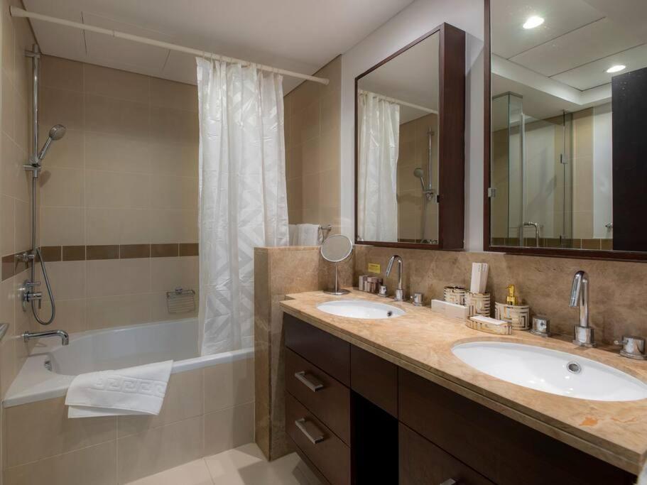 First Class 2Br With Full Burj Khalifa And Fountain View Dubai Luaran gambar