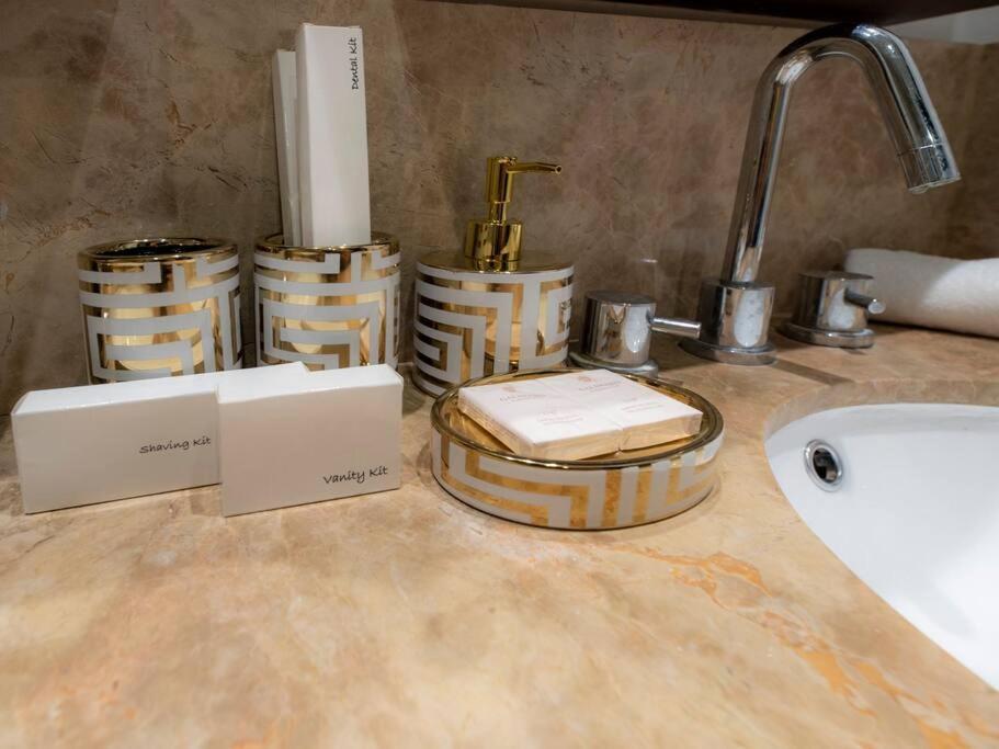 First Class 2Br With Full Burj Khalifa And Fountain View Dubai Luaran gambar