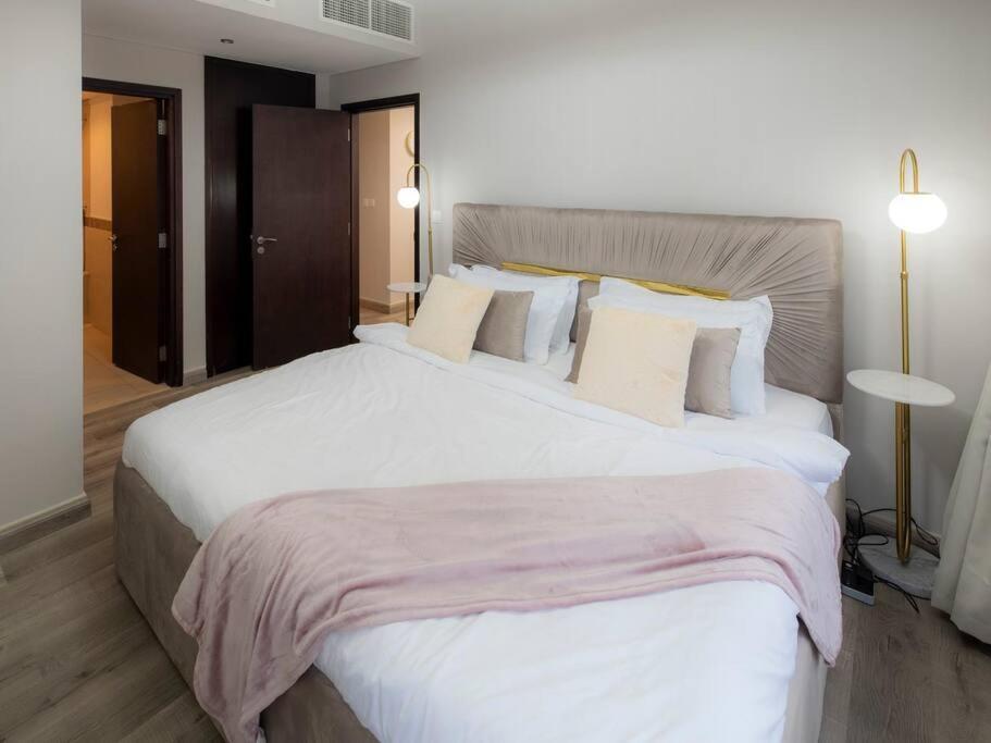 First Class 2Br With Full Burj Khalifa And Fountain View Dubai Luaran gambar