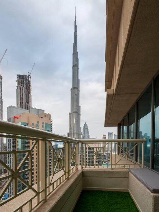 First Class 2Br With Full Burj Khalifa And Fountain View Dubai Luaran gambar